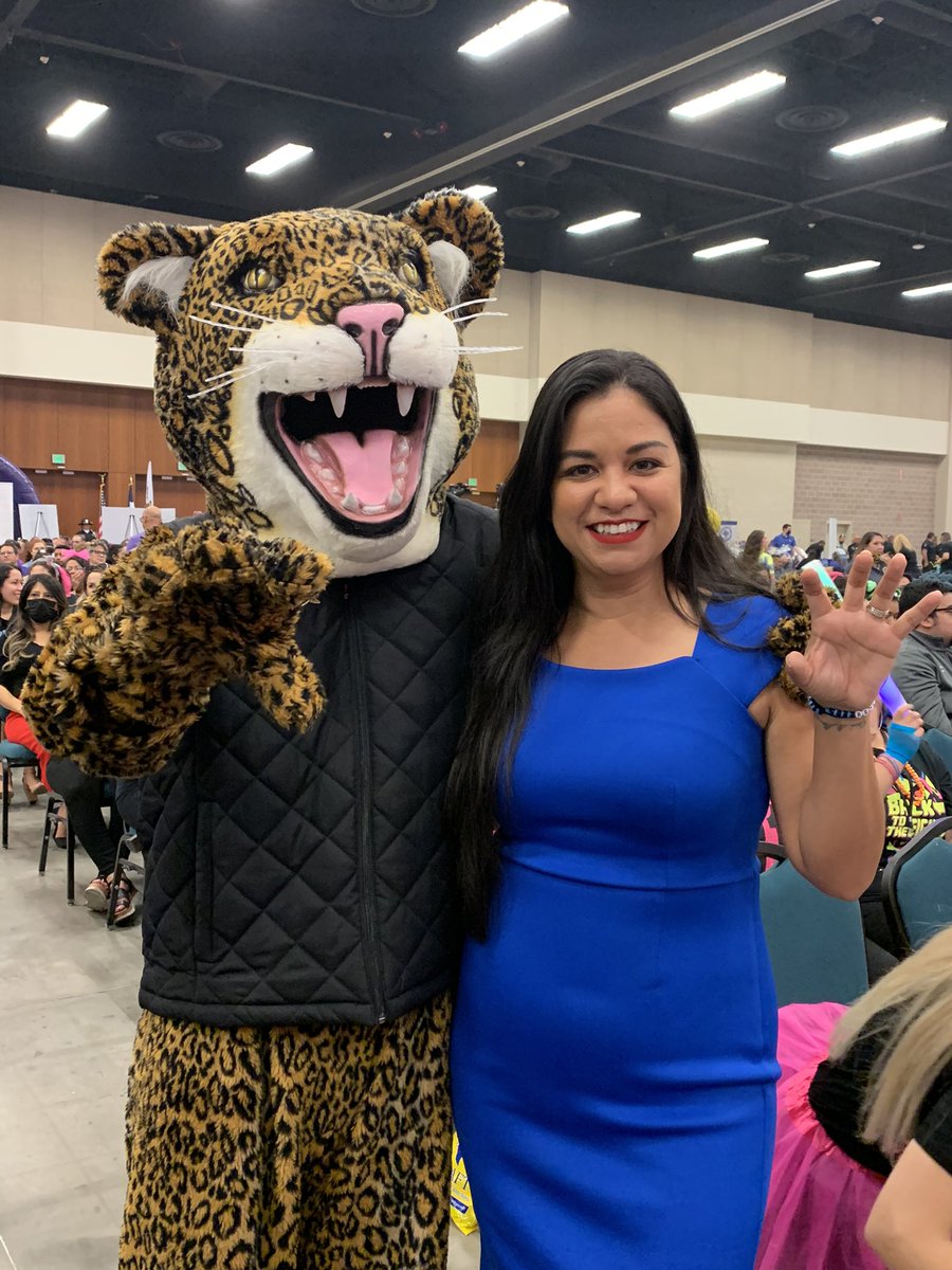 aechs2023's tweet image. Achieve Jaguar with Mrs. @Soy_Dalinda ! 🖤❤️💛