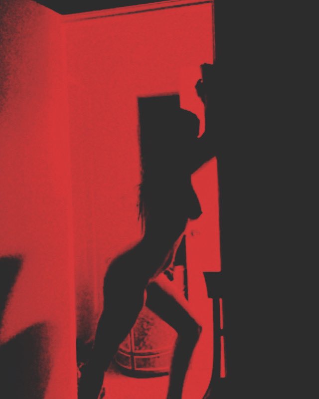 Reneerichards07's tweet photo. Tiktok shenanigans for #FlashbackFriday Did I take the silhouette challenge too far?? follow my link and find out😉 #TikTok #onlyfans https://t.co/2LlFSmZYpT