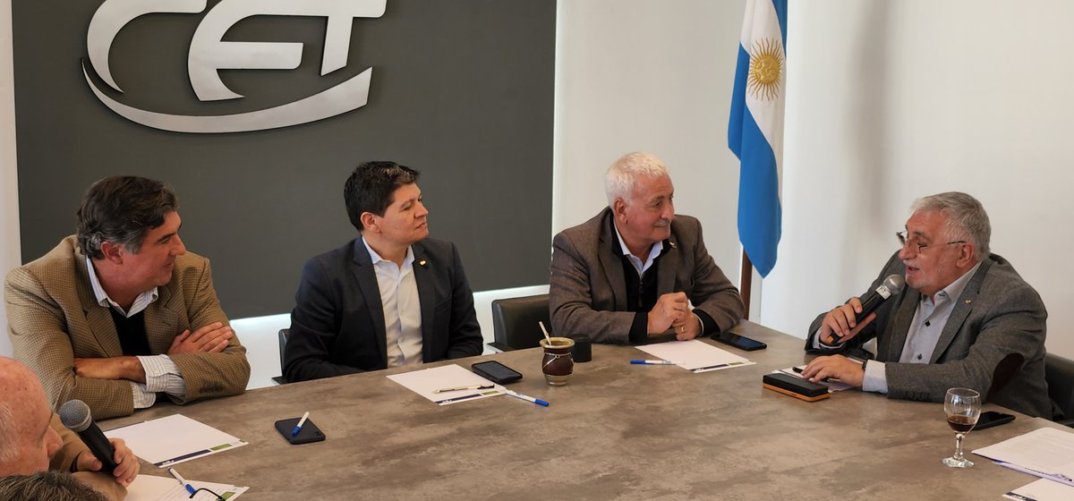 🤝 En el marco de la visita a Tandil, nos reunimos junto con <a href="/FebaOk/">➡️ Federación Económica Buenos Aires</a> con representantes de las Cámaras de la Región Centro de la provincia de Buenos Aires, con el objetivo de analizar las propuestas y principales desafíos del empresariado bonaerense.
#CAMEenTandil
#EsConLasPymes