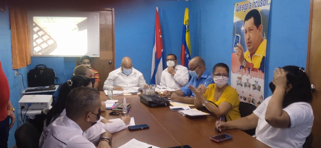 cubacooperaven's tweet photo. Presidió Rodrigo Rodriguez, jefe de la Oficina de Atención a las Misiones Cubanas de la @embacubaven,  y el Dr. @JosAnto54744901, jefe de la Misión Médica Cubana en Venezuela, consejo de dirección extraordinario en el estado #Miranda. 

#CubaPorLaVida #CubaPorLaPaz https://t.co/EOTe8WosSH