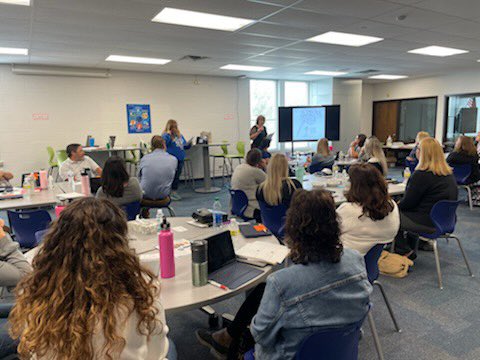 Presenting the Marigold story from <a href="/cultofpedagogy/">Cult of Pedagogy</a> to our new teachers with @principalszcz. I can’t wait for them to find their marigolds within <a href="/KirbySD140/">KSD 140</a>. #KirbyONE40