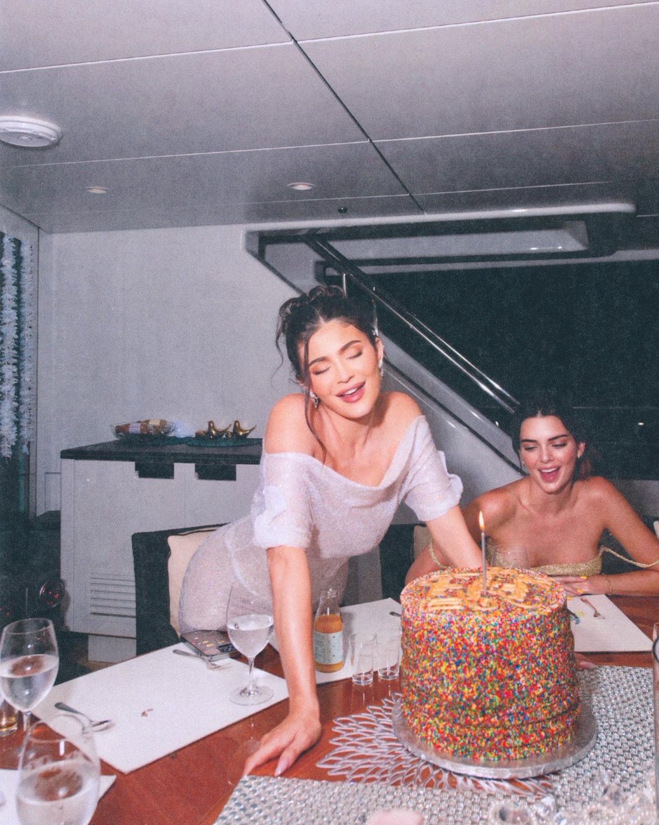 amberasalyy's tweet photo. Kylie turns ✨25✨ 📸 by me https://t.co/vzBtZ6O38F