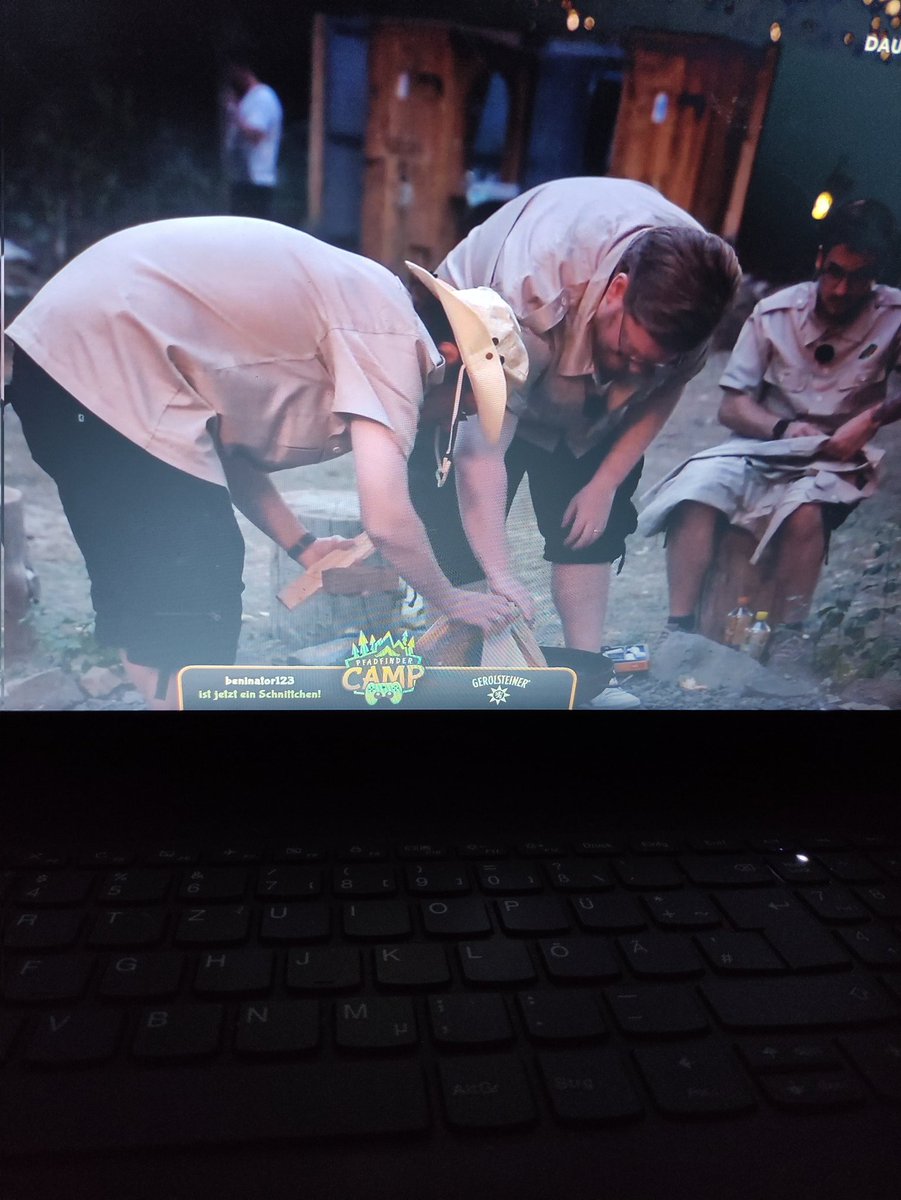 Und so, Liebe Kinder, hat Onkel <a href="/PietSmiet/">Peter Smits Jr.</a> seine Zehen verloren. Deshalb hat er nur noch 4 pro Fuß 🤣😉
Ich liebe das Pfadfinder Camp💚
<a href="/pietsmietde/">PietSmiet.de</a> <a href="/SepPietsmiet/">Sep PietSmiet</a> <a href="/Br4mm3n/">Brammbo No. 5 🌈</a> <a href="/JayPietsmiet/">Jay🥶</a> <a href="/brosator/">Christian Stachelhaus</a> <a href="/der_jules/">Jules</a> 
#pietsmiet #pfadfindercamp #twitch #pfadfinder #wahregeschichte