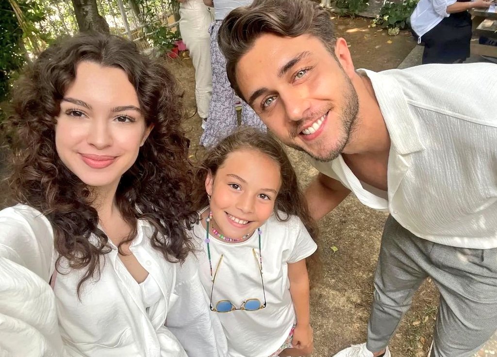 BeSiriusPadfoot's tweet photo. Comfort trio ❤️

OnYaz × Aylin 
#AsDor #AsDorEm @SuBurcuYzg @onursyaran https://t.co/UAB8sTxYsy