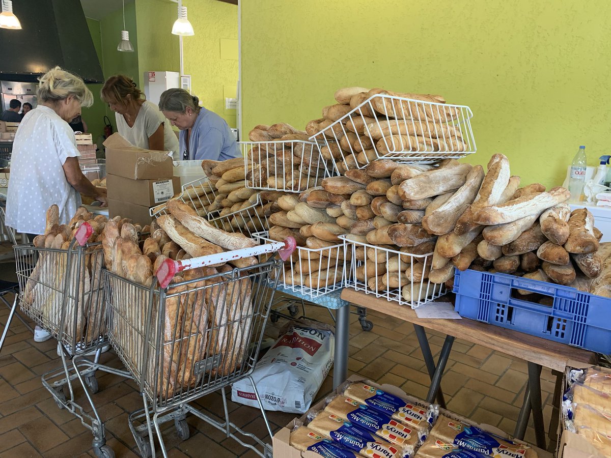 The 1500 firefighters here take a lot of feeding … just look at this baguette mountain 🥖 #drought #wildlife #France