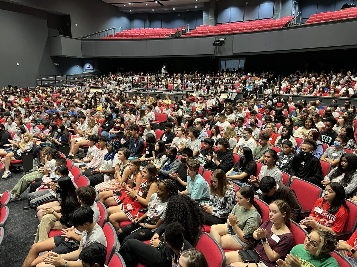 SCRodriguez_05's tweet photo. Welcome Bellaire class of 2026! Freshmen Cardinal Camp is taking place today 🎉 #cardinalproud https://t.co/NdMRZMvJQo