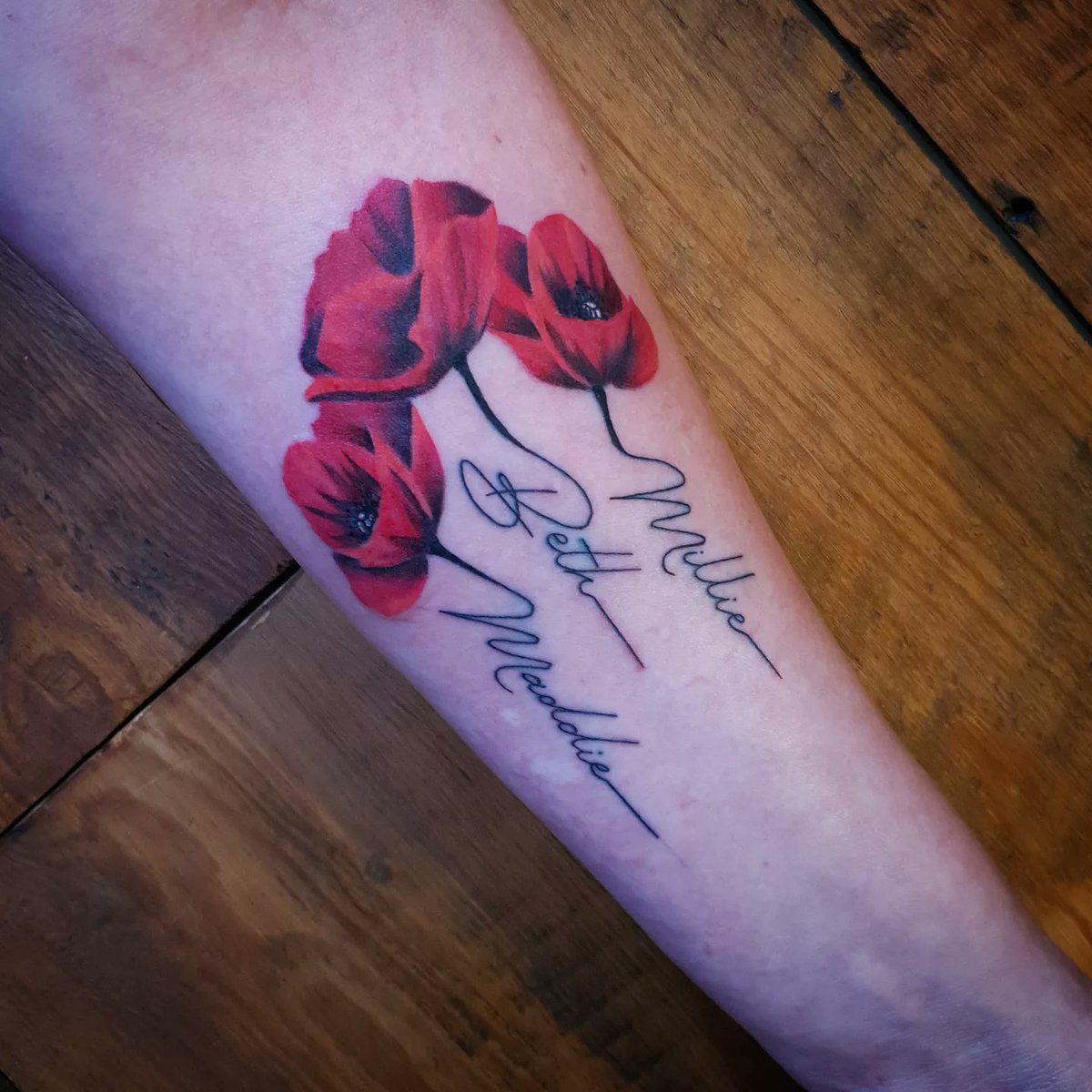 Studio1tat2's tweet photo. Poppies along with kids names for Helen
Done by @startattooist
#tattoo #tattoos #colour #colourtattoo #industryinks @industryinks #poppies #poppytattoo #poppy #flowerstattoo #flowers #Studio1TattooShop #bexleyheath #kent https://t.co/hsrhlQpkxX
