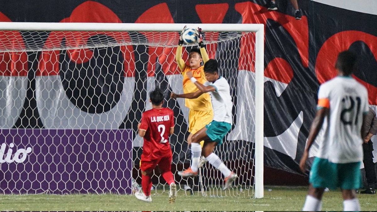 INDONESIA crowned CHAMPIONS of AFF Under-16 Championship 2022 -  FINAL - FULLTIME RESULT 

Vietnam 0

Indonesia 1
Muhammad Kafiatur Rizky 45th+2

#AFF
#AFFU16