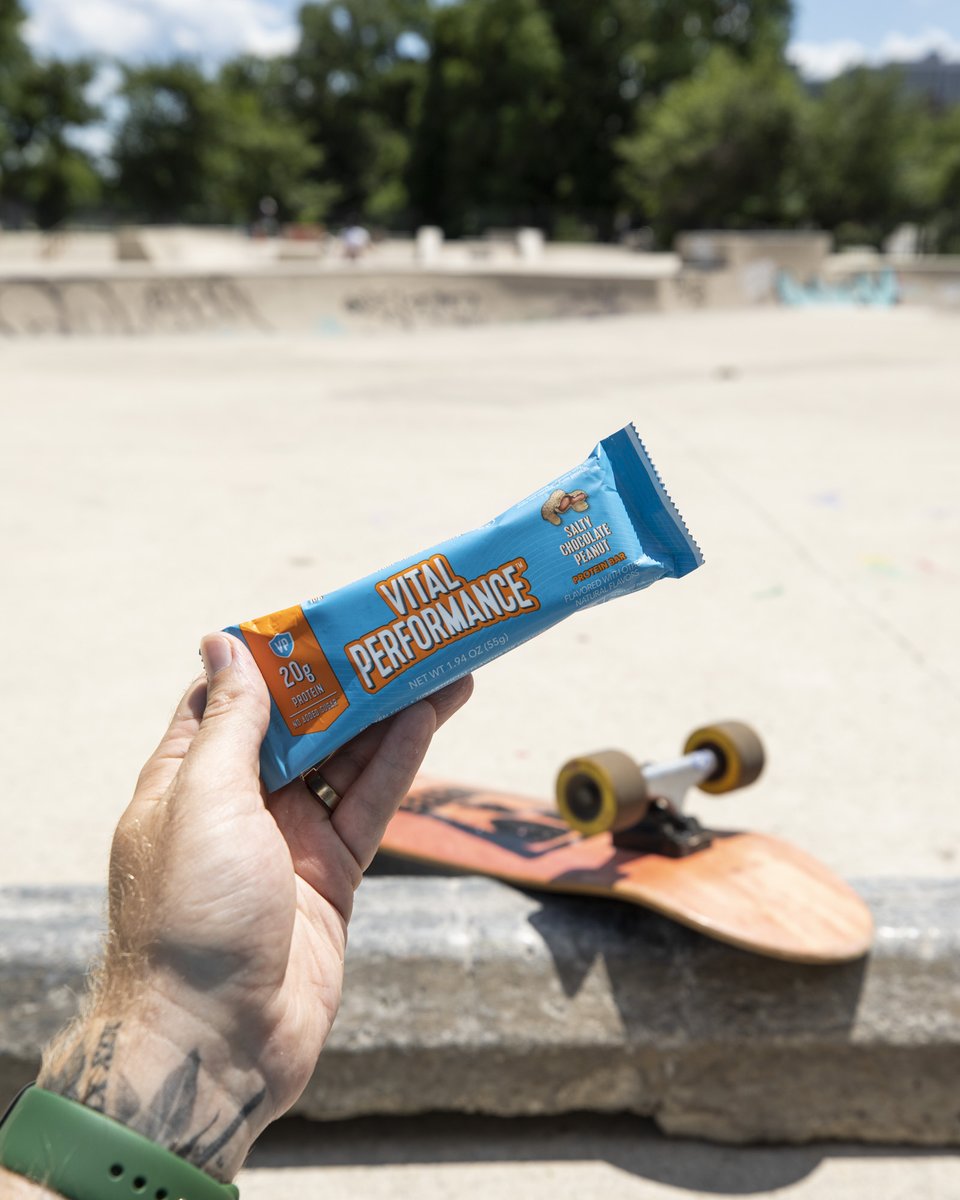 Performance_VP's tweet image. Riding into the weekend with your favorite fuel.  Which Vital Performance™ Protein Bar are you grabbing today?

🥥Vanilla Coconut 
🍫Chocolate Almond 
🥜Salty Chocolate Peanut

#wellnessisvital #vitalperformance #proteinbar #skateboarding #summer