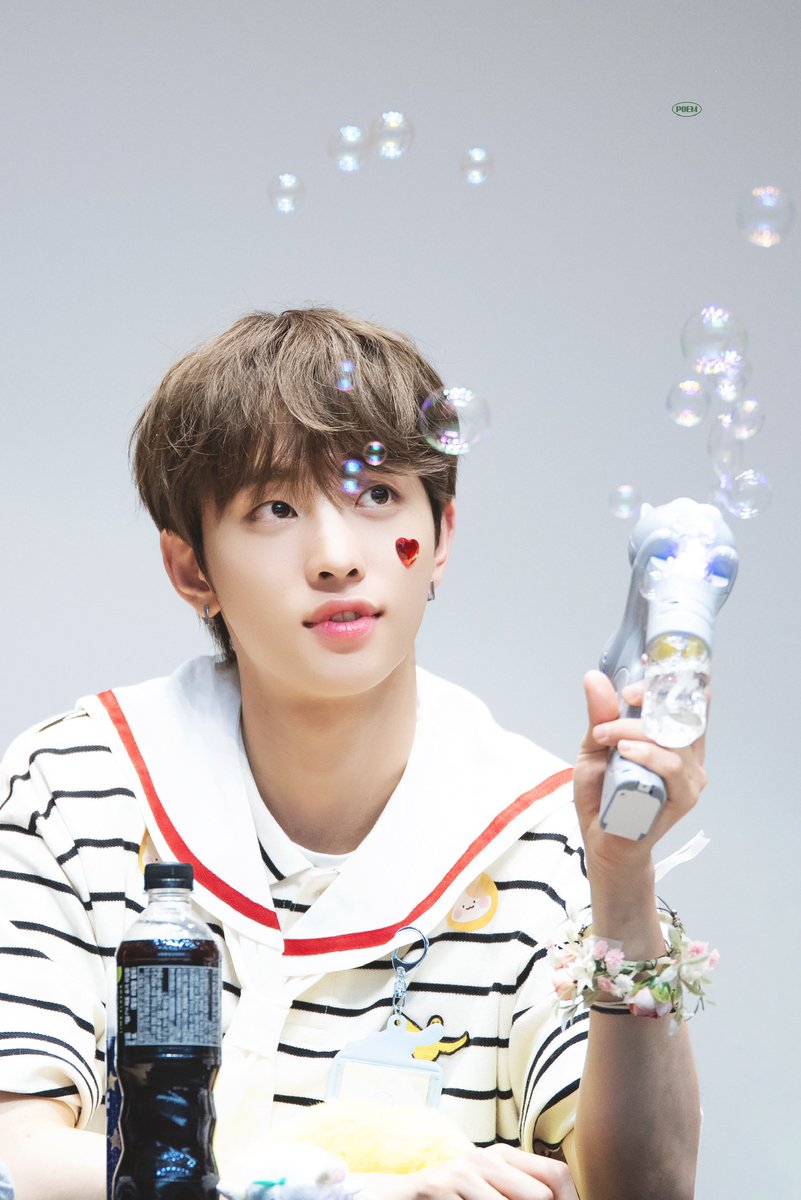 725poem's tweet photo. 늘 다채롭게 반짝이는 사랑을 주는 혀비야
오늘은 혀비를 위한 사랑이 더 가득하길 바라
사랑둥이 생일 많이 축하해💚

#앙큼뽝스보이_협데이
#이협 #LEEHYEOP #DRIPPIN #드리핀 https://t.co/RPTaw72IGH