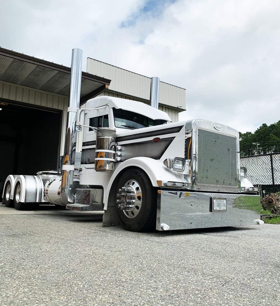 Okay #savannah shop, we see you!  👀
Servicing all makes, all models and certainly all looks! 🕶️