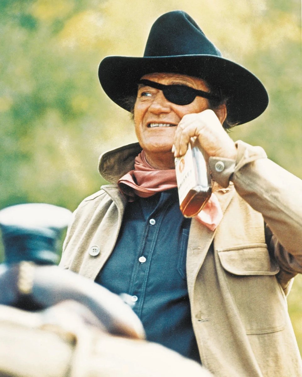 “Looking back is a bad habit…” -John Wayne 🙌🏼  Good thing we are looking forward to the weekend!!!!

Happy Friday! 🤠