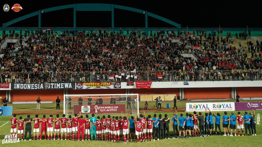 papantengah's tweet photo. TERIMA KASIH!

Terima kasih utk seluruh skuad Indonesia U16. Terima kasih coach Bima Sakti dan tim kepelatihan. Terima kasih para pelatih pemain sejak di SSB. Terima kasih kalian yg sudah datang ke Maguwoharjo untuk mendukung perjuangan Garuda Muda.

JUARA!!! #AFFU16 #TimnasDay https://t.co/MfzCo7YYkC