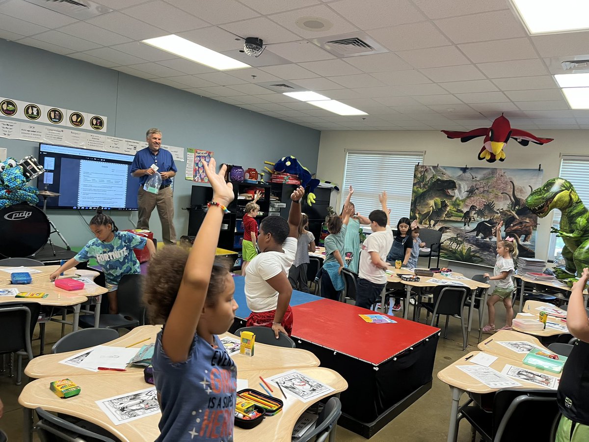 annie_starnes's tweet photo. Such an exciting first week back @bristowelem https://t.co/TOQFYJHuJX
