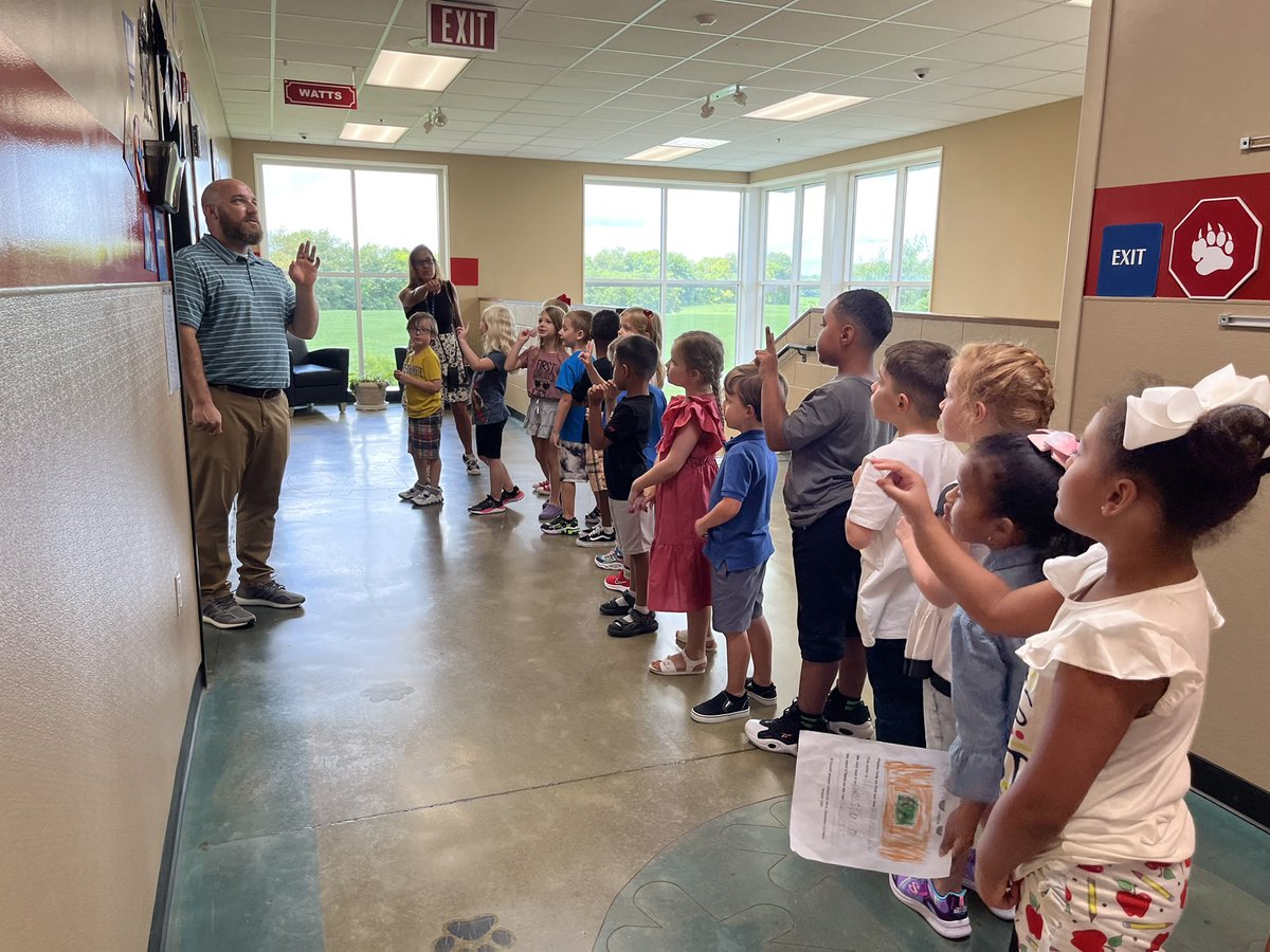 annie_starnes's tweet photo. Such an exciting first week back @bristowelem https://t.co/TOQFYJHuJX