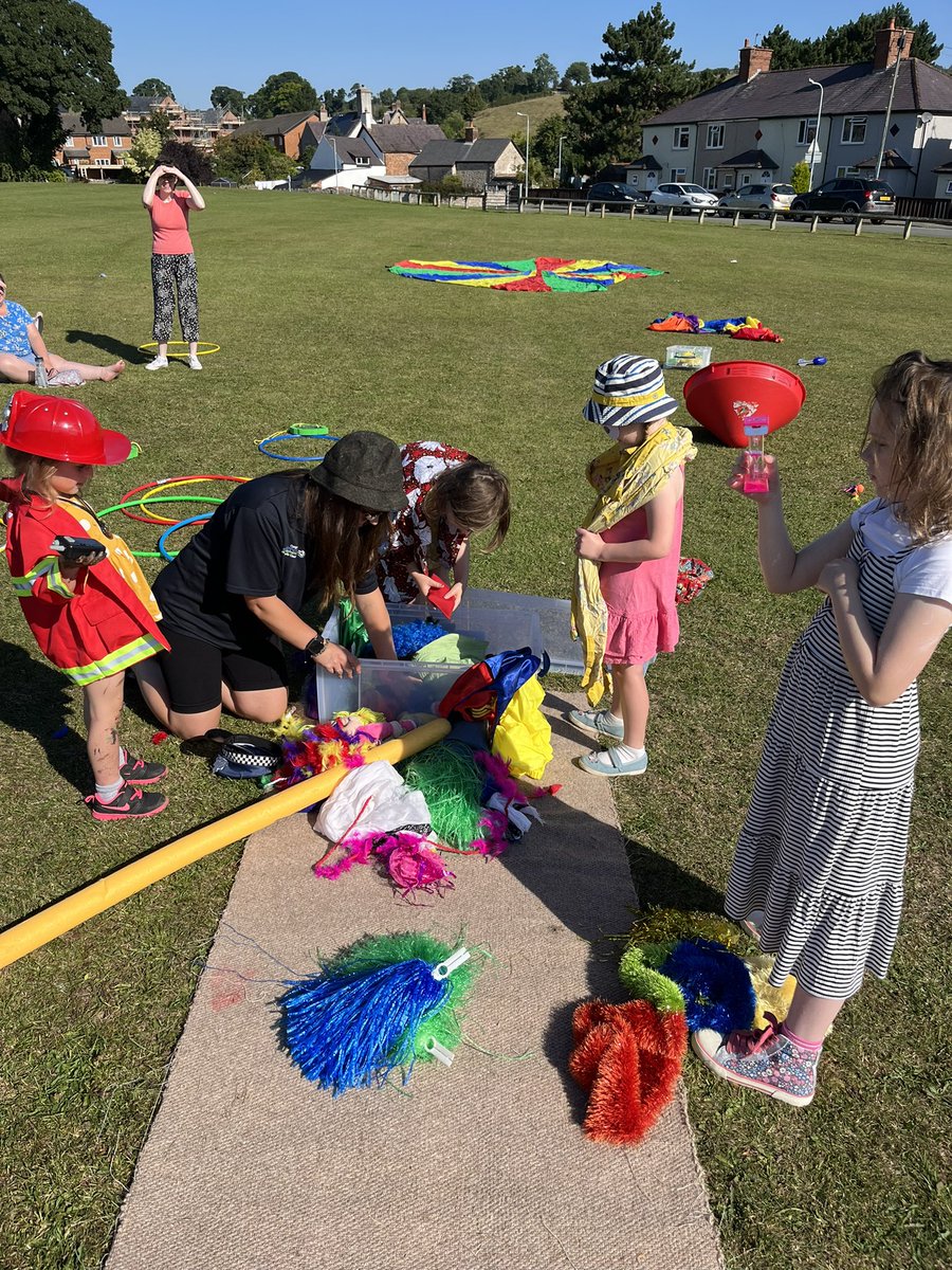 It was an early start for the Play Rangers this morning to squeeze in a session before the really hot weather ☀️ #summeroffun #letsplayout