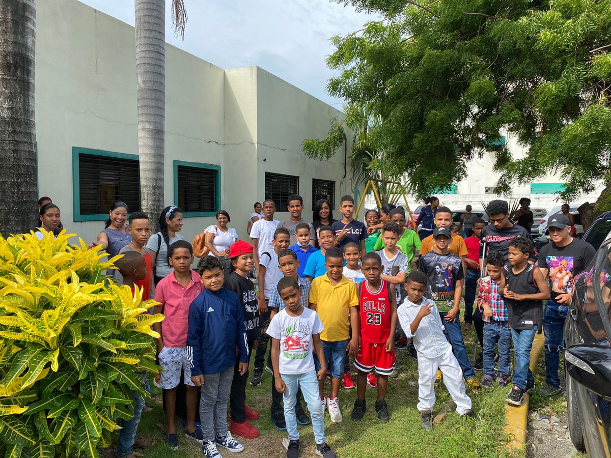 HemofiliaRD's tweet photo. Felices nuestros muchachos rumbo al #CampamentoYoSiPuedo Renacer 2022 de niños y jóvenes con #Hemofilia de la República Dominicana 🇩🇴

@coalicionameric 
@cesargarridod 
@wfhemophilia 
@FendiBisono 
@juanepolanco 
@albuccasis https://t.co/IyttsFiTXT
