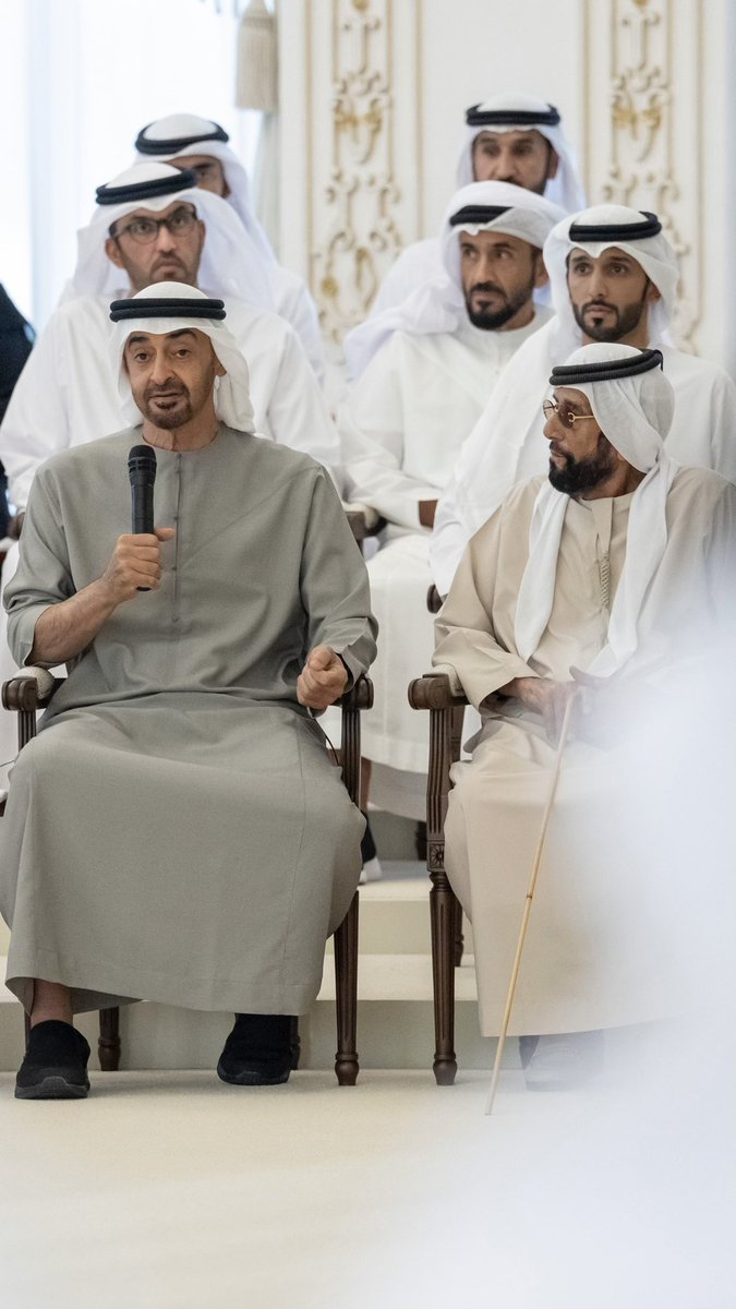 futuae's tweet photo. تشرفت انا ومجموعة من شباب الامارات المبدعين في مختلف المجالات بلقاء سيدي صاحب السمو الشيخ محمد بن زايد آل نهيان رئيس الدولة حفظه الله

حفظ الله رئيس الدولة وشيوخ الامارات وقادتها🤲🏽 

صور راح افتخر فيها طول العمر ♥️🇦🇪 https://t.co/W7mFPW9kIw