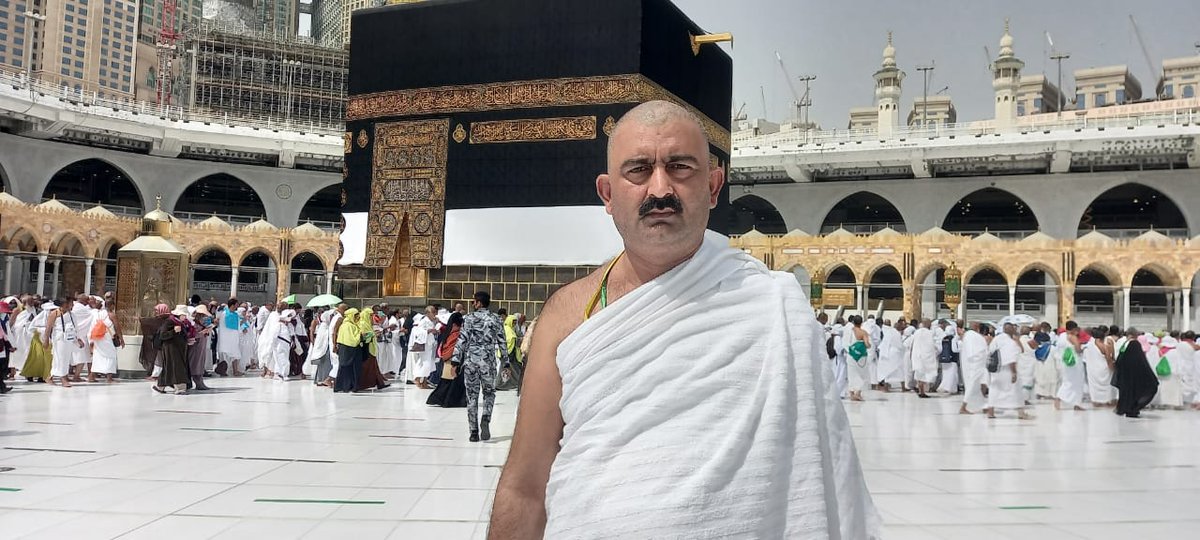 Herat se khod ko kabhi dekhta hon or dekhta hon kabhi m Harum ko laya kahan muj ko mera muqadar ALLAH ho Akbar ALLAH ho Akbar