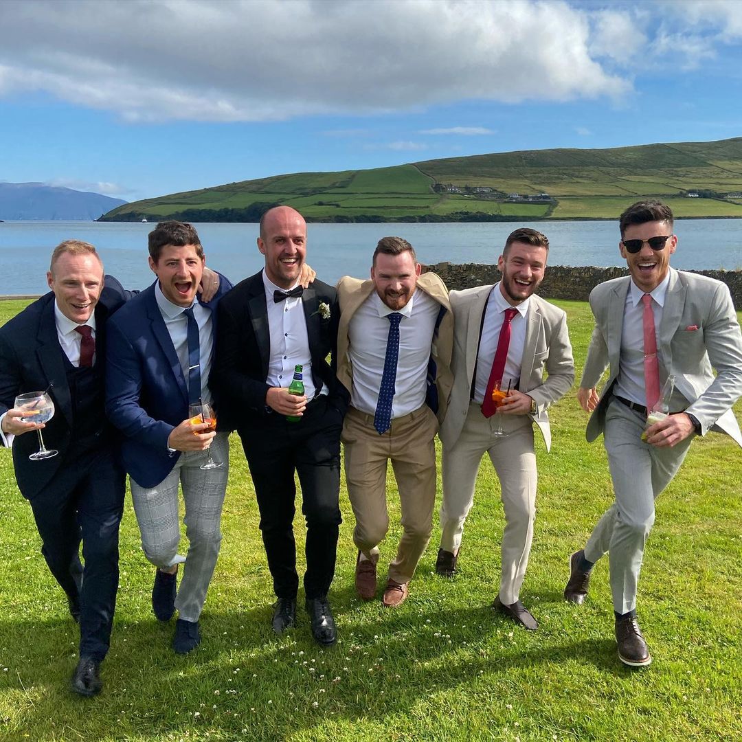 The boys celebrating in style at the wedding of @ruthemoriarty and @shanehorgan in the Skellig earlier this month💍 ❤️

📸: @deanocaiside