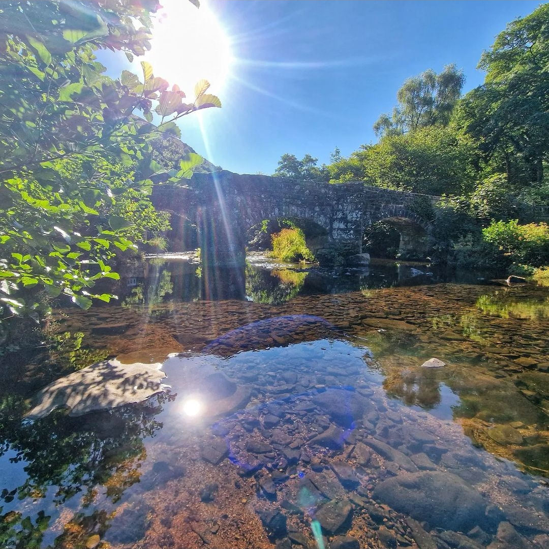 Fingle Bridge looking very scenic in the sunshine.

Thanks to Greig B for sharing this gorgeous summery photo with us.
#NationalTrustDartmoor 📸