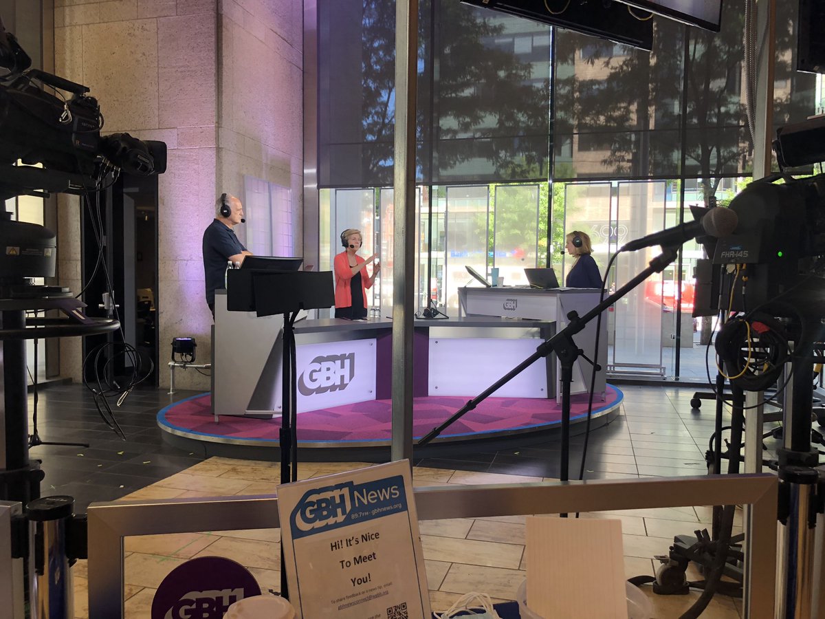 annieshreff's tweet photo. Jim and Margery are hosting an “Ask the Senator” session with @ewarren and the @BPLBoston cafe is FULL! https://t.co/WrF6G3SPzp