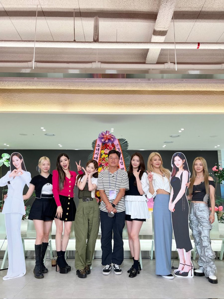 LeeZeetweets's tweet photo. After watching the Game Caterer, I need Na PD to do a special 3 Days A Meal series with soshi. It would be so much fun 🥲💗 #GameCaterer #SNSD
#출장십오야 https://t.co/hU4TY3N2XL