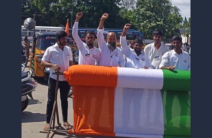 chittoortalkies's tweet photo. As a part of Ajadi ka Amrit Mahotsav today mega 3000 feet National flag march conducted in Chittoor town. SP Chittoor Sri Y.Rishanth Reddy IPS along with 1000 students were participated in the procession.
#longmarch #indipendenceday #chittoor https://t.co/rAUAvlAMMA