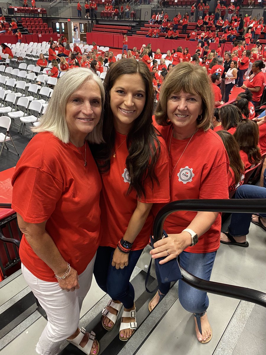 Convocation 2022!! Can’t wait to start an awesome year <a href="/AustinElem/">Austin Elementary</a> in @Coppellisd! ❤️🖤 <a href="/DMcQueenAustin/">Debbie McQueen</a> <a href="/MrsStokes14/">Mrs Stokes</a> <a href="/MsKaur_K2/">Ginny Kaur</a> <a href="/SharonNutt1C/">Sharon Nutt</a> <a href="/debnickell/">Debra Nickell</a>