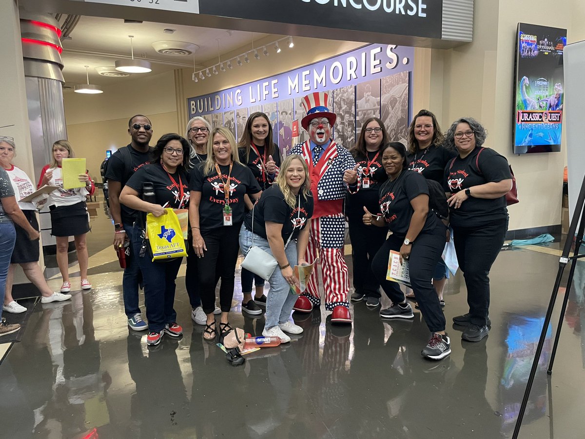 WHS_RLADEPT's tweet photo. CONVOCATION 2022! ❤️♥️♥️@THUNDERBIRDNAT1 @PEveAlfaro @JudsonISD https://t.co/DgxqGqpaJh