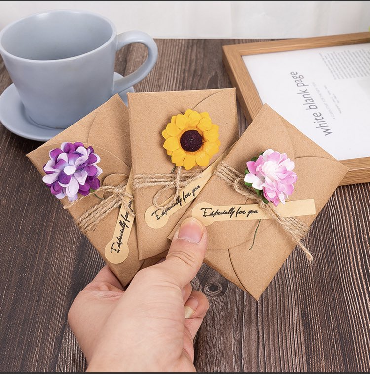 blinglist's tweet photo. Kraft paper dried flowers gift cards
Available as seen 
Price:300 each 
All designs are available 
For special gifts 😊
Please retweet 🥹my customer might be on your TL #kenyaelections2022 #BBNajia #@balqees_sani @Arewa_Business_ https://t.co/DMp32xos2H