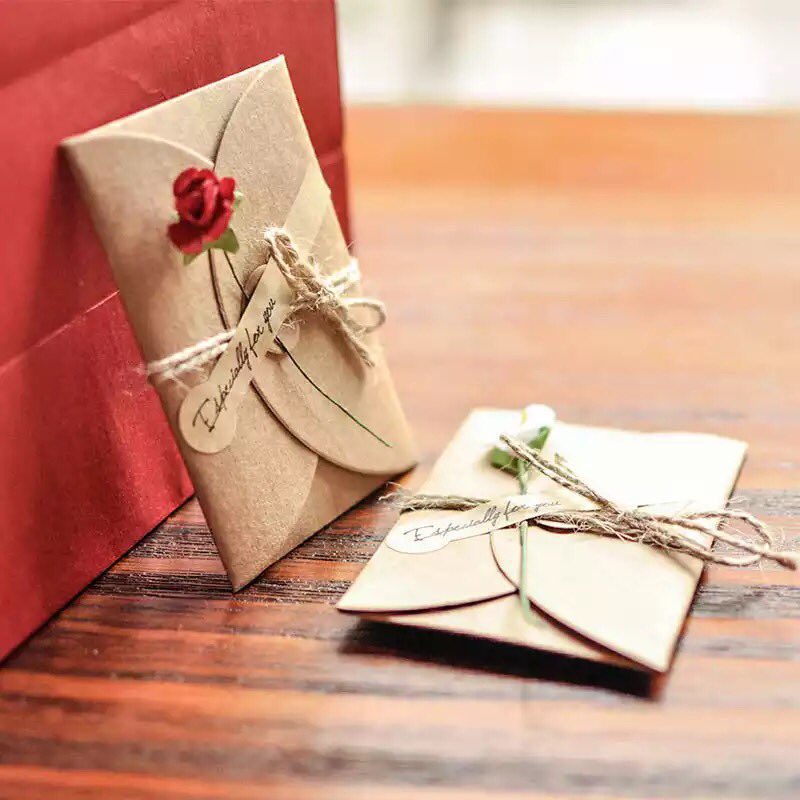 blinglist's tweet photo. Kraft paper dried flowers gift cards
Available as seen 
Price:300 each 
All designs are available 
For special gifts 😊
Please retweet 🥹my customer might be on your TL #kenyaelections2022 #BBNajia #@balqees_sani @Arewa_Business_ https://t.co/DMp32xos2H