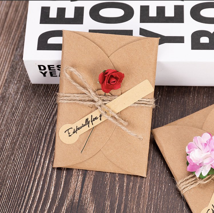 blinglist's tweet photo. Kraft paper dried flowers gift cards
Available as seen 
Price:300 each 
All designs are available 
For special gifts 😊
Please retweet 🥹my customer might be on your TL #kenyaelections2022 #BBNajia #@balqees_sani @Arewa_Business_ https://t.co/DMp32xos2H