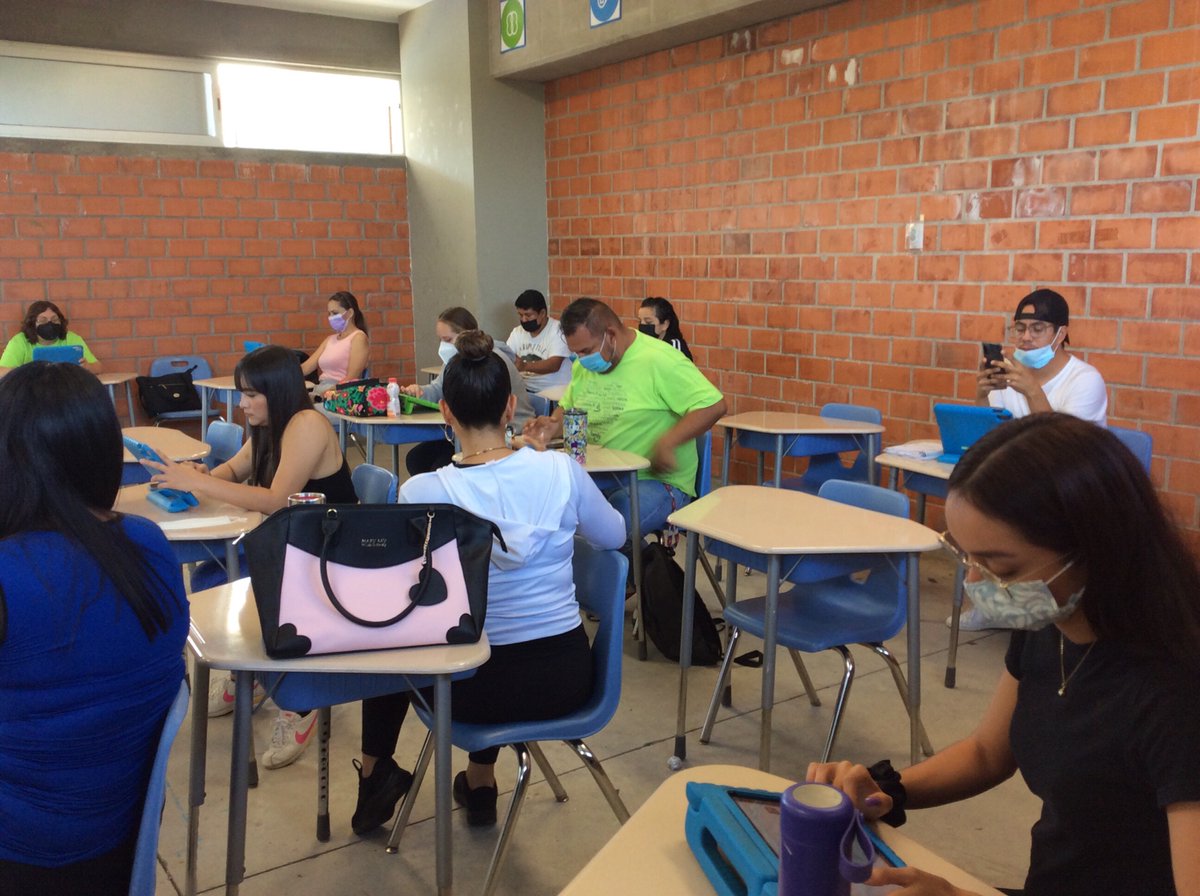 FannyNaycot's tweet photo. Trabajando con Twitter #AppleTeacher @CSBoficial https://t.co/Ukd6Cru5Wy