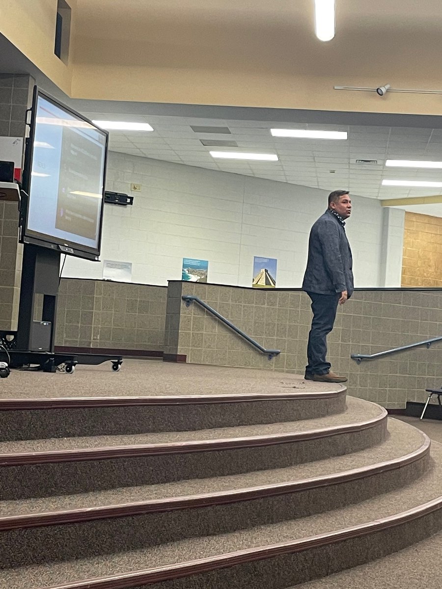 janellyarce's tweet image. Excited to have @ellgcs at the H!!! Thank you to Mr. B! @SoledadLDunst @GCSchoolsNC #ELstudents #diverselanguages #languageIsIdentity #equity #literacy