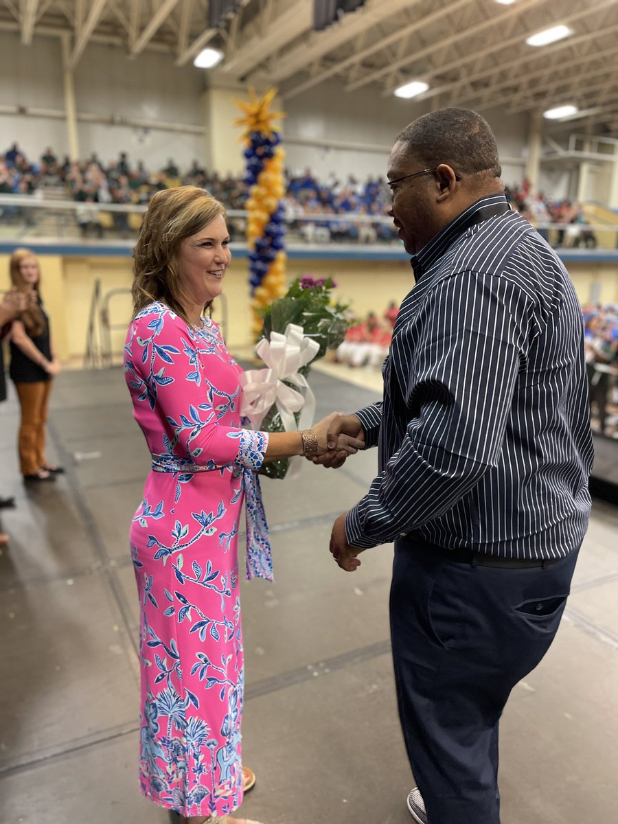 Congratulations to Denise Robinson from Willow Drive Elementary School for being named District Teacher of the Year! #SumterSDProud <a href="/DrWrightSupt/">Dr. William T. Wright, Jr.</a> <a href="/WDESumter/">WillowDriveElementary</a>