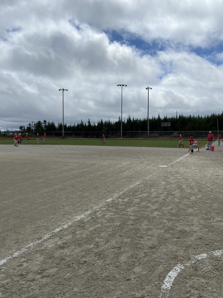 #14UAA <a href="/CapsGirls/">Caps Girls Baseball</a> warming up for their first game of Provincials against the host <a href="/PMBPhantoms/">Phantoms Baseball</a> 
#GoCaps