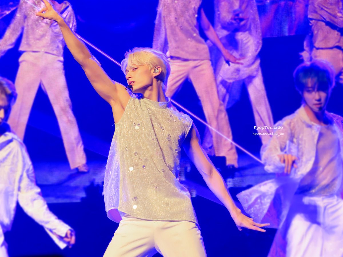 junthinks's tweet photo. junhui, THE performer https://t.co/aXTPUKHLxX