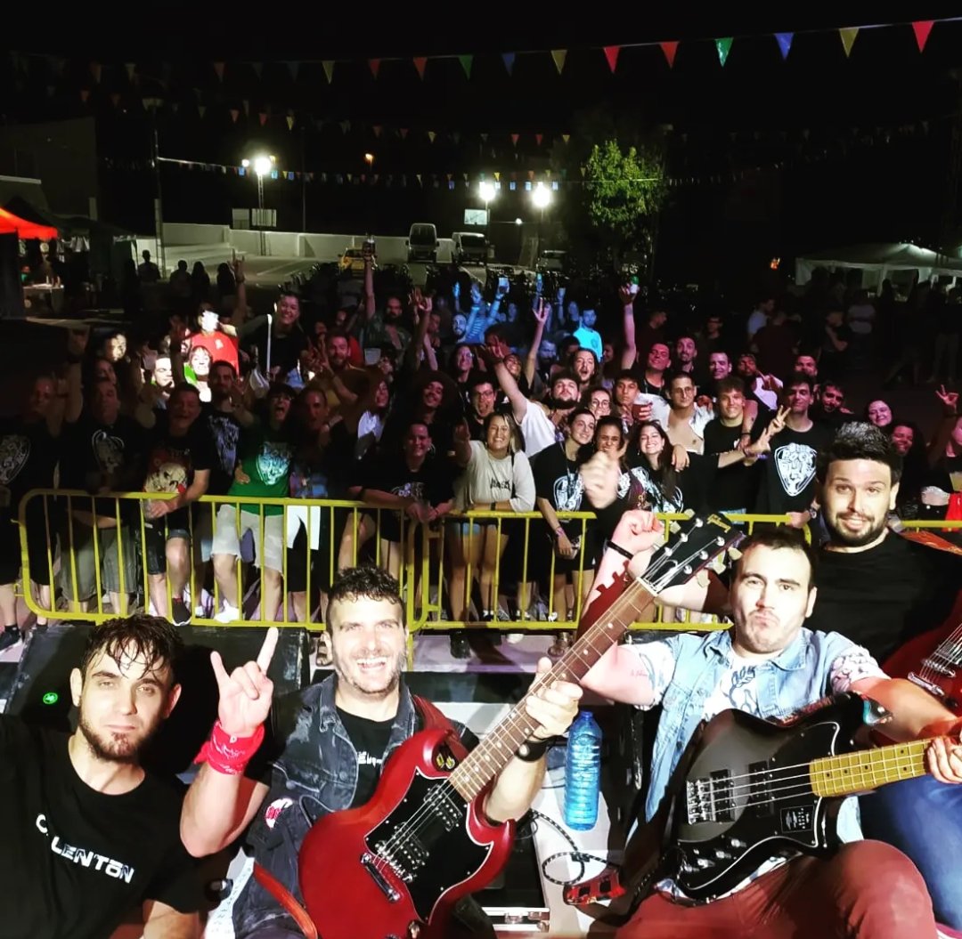 Tocar en el <a href="/_OlivaRock/">Oliva Rock 🤘</a> es como tocar un cachito del cielo

Gracias, gracias y gracias

Gracias a la organización del festival, a los voluntarios, a los camareros, a los técnicos de sonido y de luces y al resto de bandas, gracias por hacerlo una vez más

Larga vida al Oliva Rock