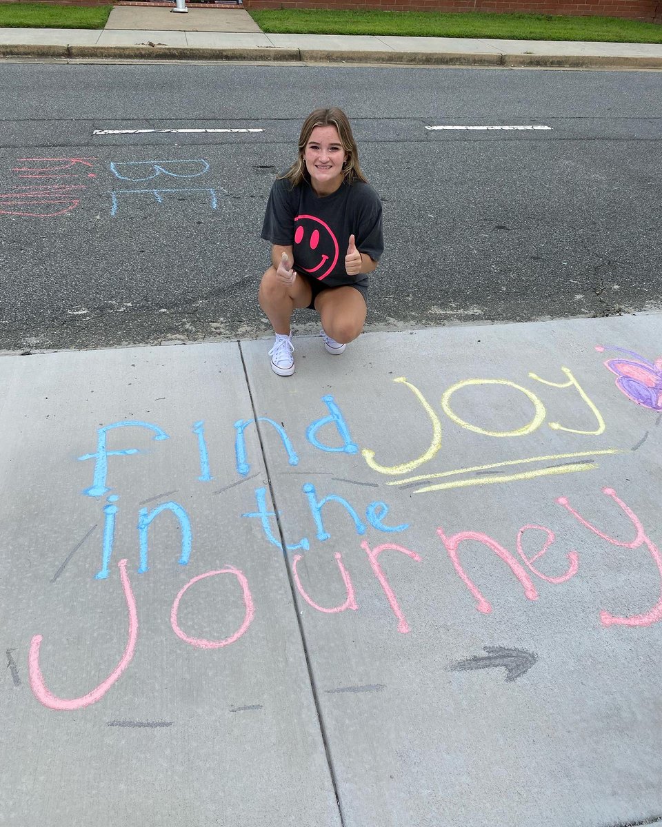 MrsLoden's tweet image. Starting our Friday off spreading some positivity! #middleschool #ccsdcares #CCSDfam #onefreedom #spreadpositivity #bekind @CherokeeSchools