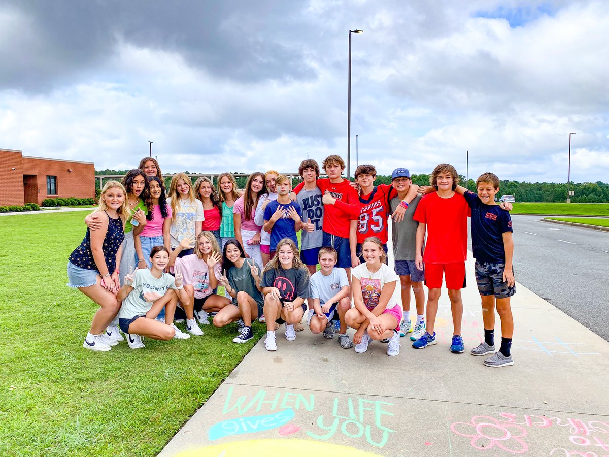 MrsLoden's tweet image. Starting our Friday off spreading some positivity! #middleschool #ccsdcares #CCSDfam #onefreedom #spreadpositivity #bekind @CherokeeSchools
