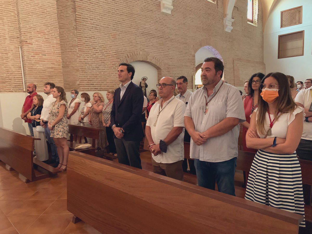 GuzmanGomezMdC's tweet photo. Qué Santa Clara y nos ilumine y cuide en nuestro camino al progreso. Tres años después, retomamos la misa con nuestras Hermanas Clarisas y la procesión en el barrio de las Claras en un bonito atardecer… #medinadelcampo #santaclara https://t.co/Yj6RwHBcxJ