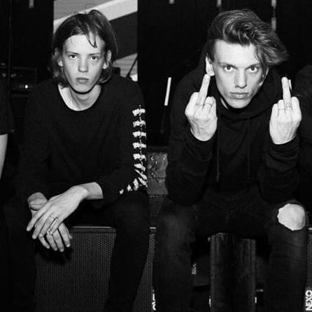 hiim_nalin's tweet photo. « ᴊᴀᴍɪᴇ ꜱᴀᴍ ʙᴏᴡᴇʀ »
🤍🖤 § #jamiebower #jamiecampbellbower #sambower #samuelduncanbower #brothers #siblings #iambyjamiebower § 🖤🤍 https://t.co/Zy0FnfTkUW