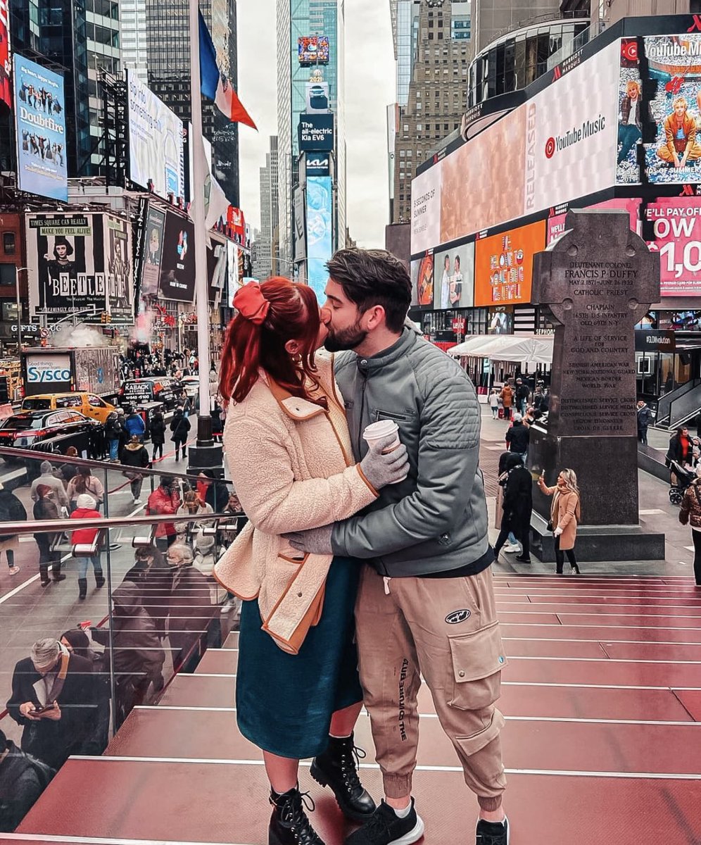brittnaynay3's tweet image. Today is our first 1 year anniversary being married! Couldn’t have asked for a more supportive man to have in my life, literally my twin!