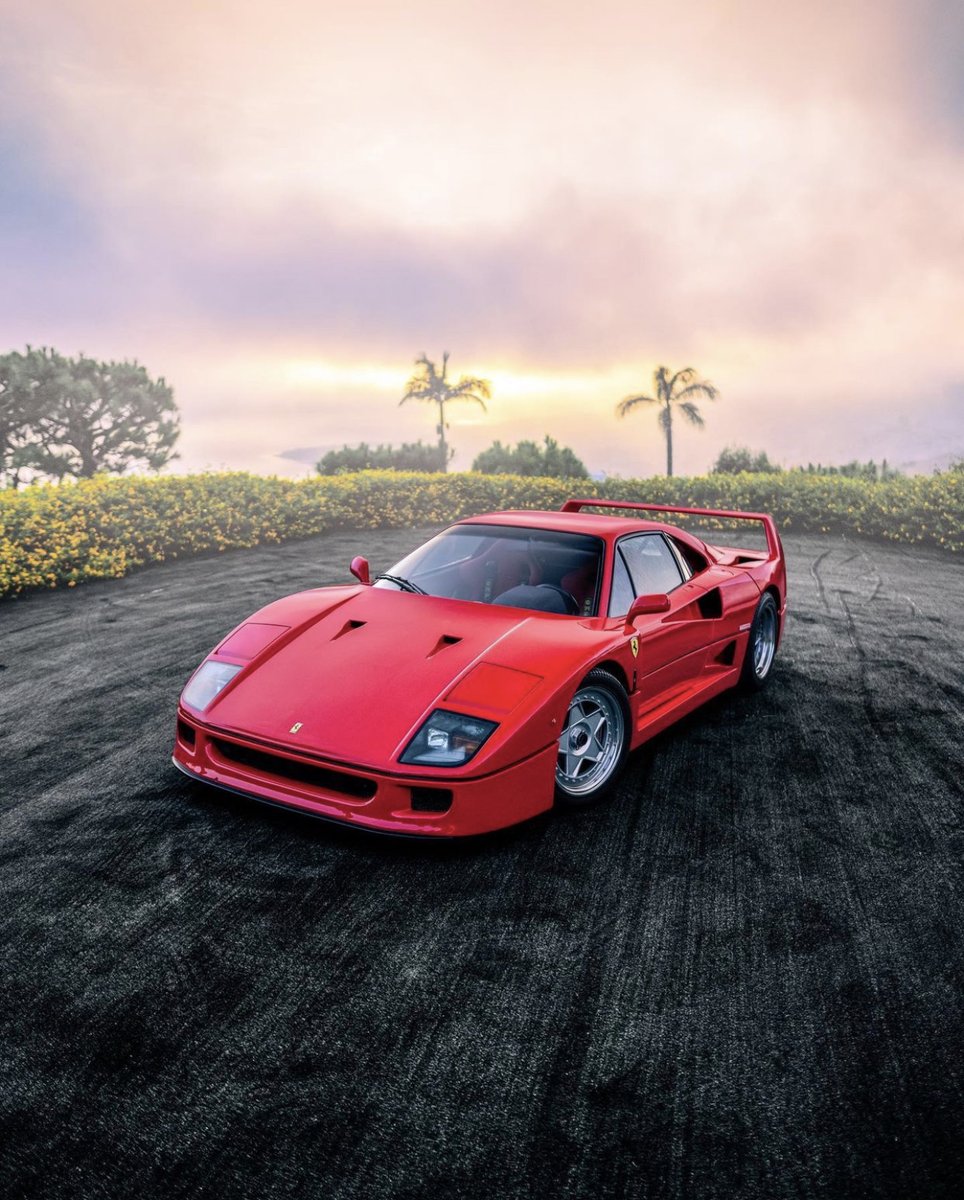 #FerrariFriday isn't complete without a little F40 action.

📸 <a href="/timbrady94/">Tim Brady</a>

#ferrarif40 #carphotography #supercarspotting #ferrariforever