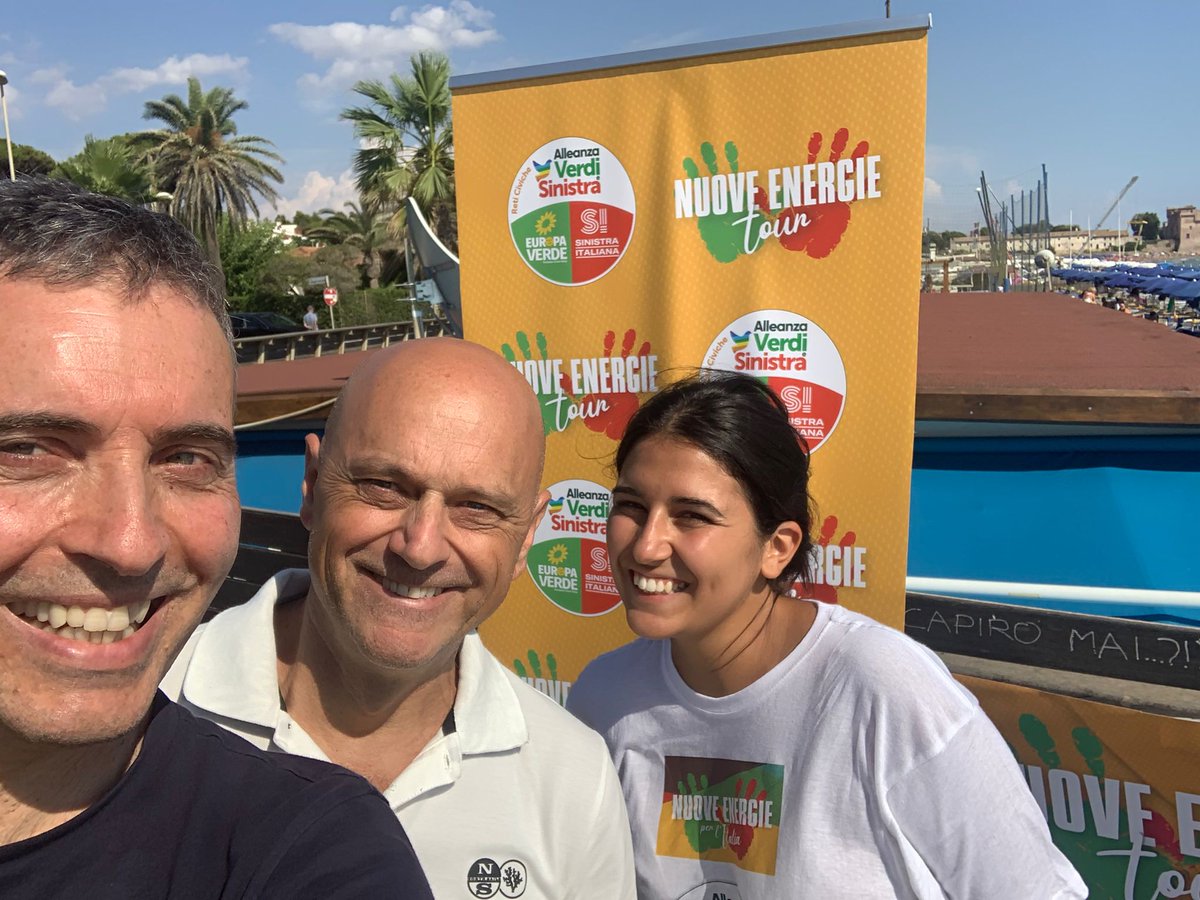 europaverde_it's tweet image. 🪁 Siamo a #SantaSevera per una nuova tappa del #NuoveEnergieTour.
⛱️ Siamo arrivati bordo di un 🚘100% elettrica per presentare il nostro programma e lanciare la campagna #Dammi10: 
-10 €/h di salario minimo
-10 mesi di trasporto pubblico locale gratuito.
Alla prossima tappa!
