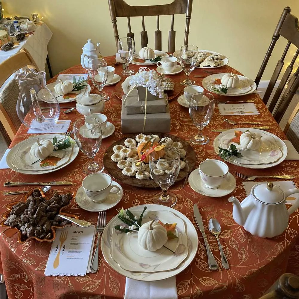 catchmyparty's tweet photo. Take a look at this gorgeous Fall tea party! The table settings are beautiful! https://t.co/fv2ECvIn3s  #catchmyparty #partyideas #fall #fallparty #teaparty #fallteaparty https://t.co/RCZXvBVZgR