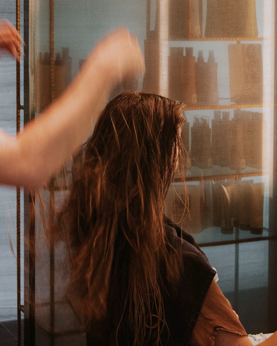 FSToronto's tweet image. This weekend, enjoy a relaxing salon service courtesy of our expert hairstylists, Michael and Christine. To book your appointment, please visit the link below or call 416-964-0411. 📸: alyssanaylor #FSSpa #FSToronto #FourSeasons #FSWellness

bit.ly/3BZmUhL