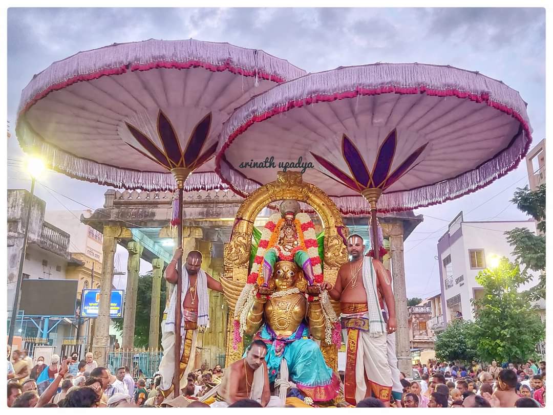 kavikvsridharan's tweet photo. காஞ்சிபுரம் தேவப்பெருமாள் கஜேந்திர மோட்சம் ஸேவை https://t.co/qcjJbq0VID
