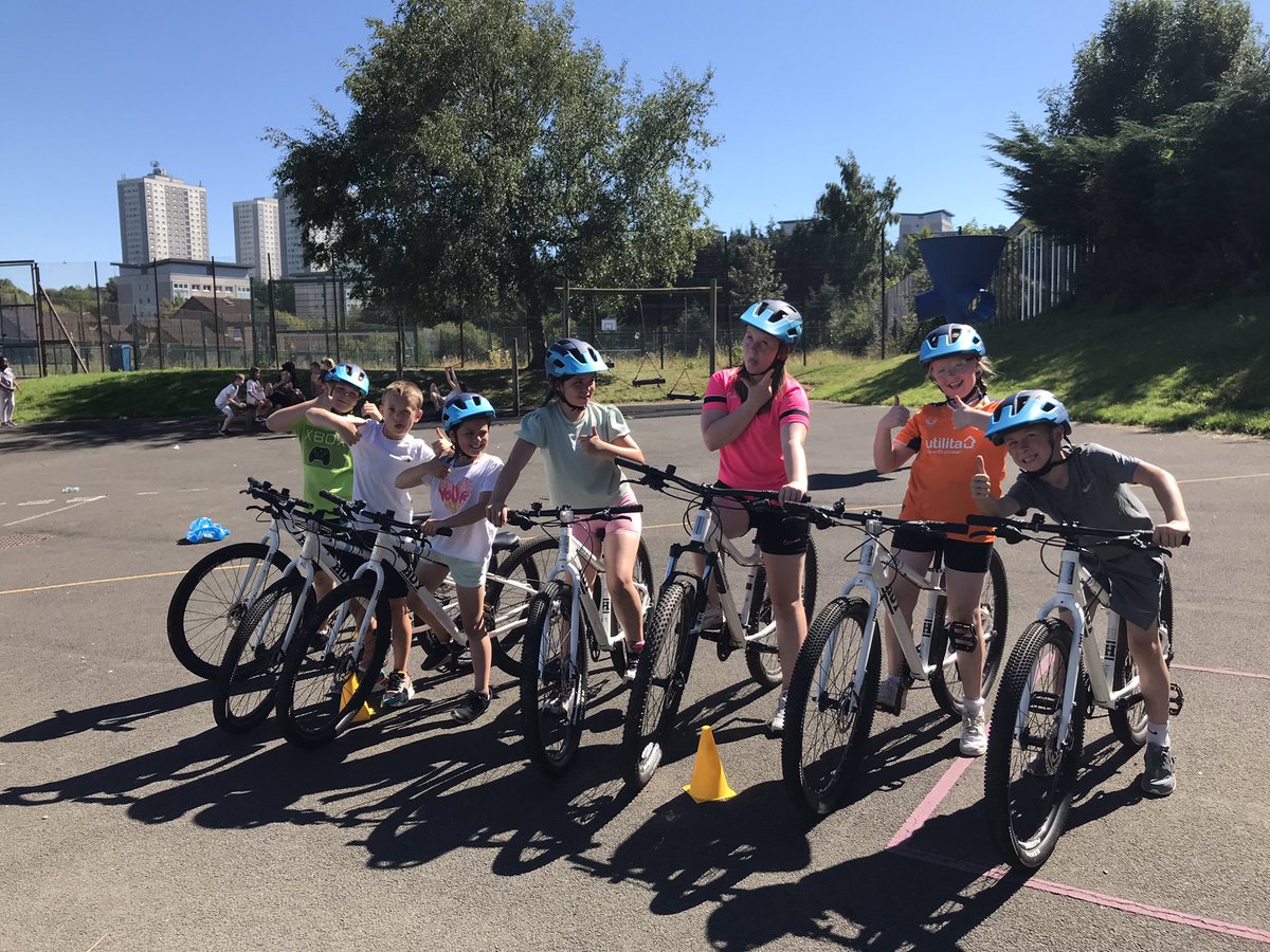 It’s feeling Tropical so let’s get some limbo action going! The Park view primary crew having fun in the Sun. Young Tyler breaking the <a href="/AchieveMoreSCT/">AMScotland</a> summer camp limbo record!
